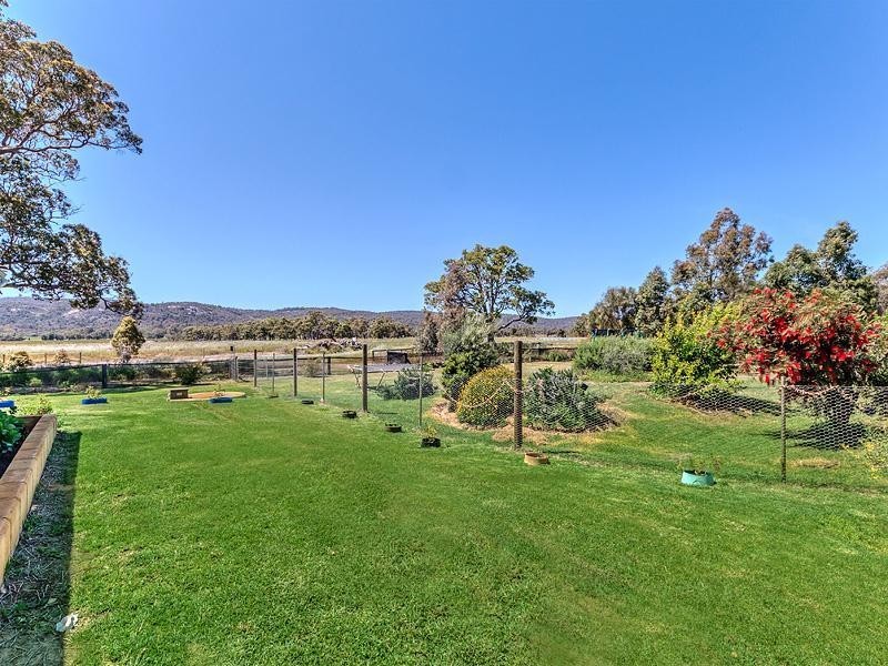 18 Fairbairn Road, Serpentine WA 6125