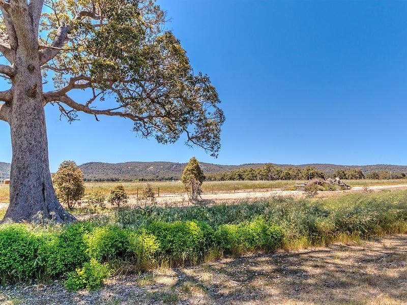 18 Fairbairn Road, Serpentine WA 6125