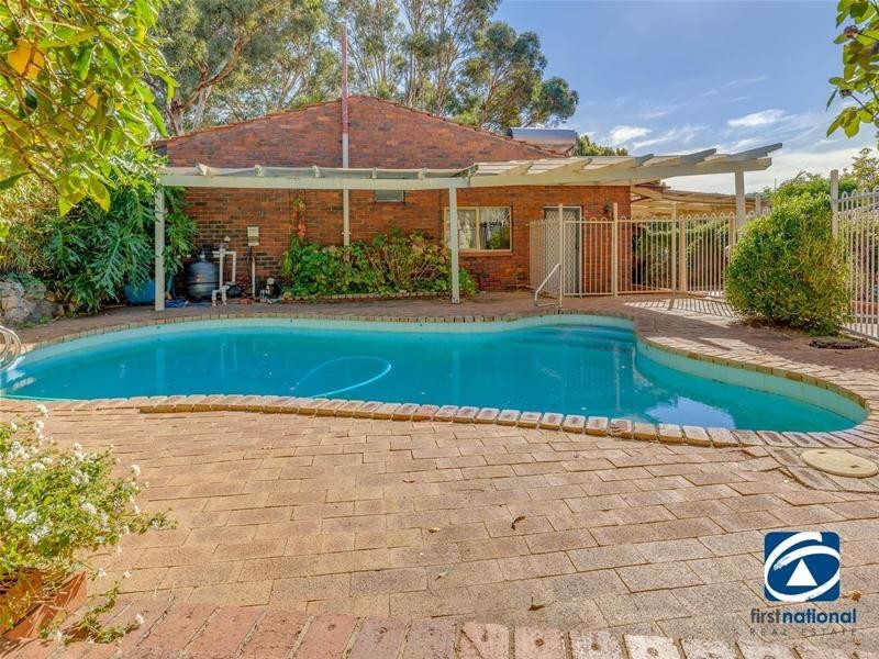 12 Wandoo Street, Mount Nasura WA 6112