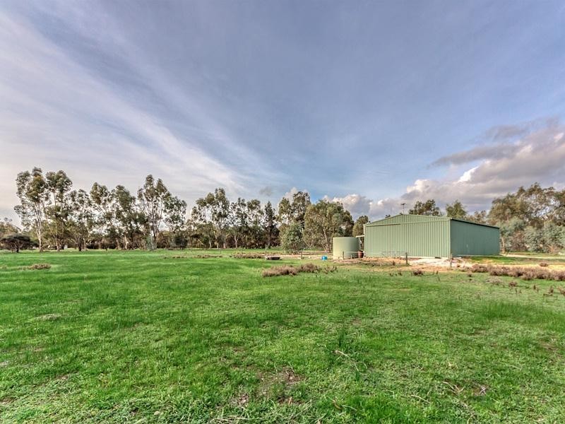 15 Angus Close, Oakford WA 6121