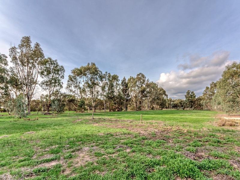 15 Angus Close, Oakford WA 6121