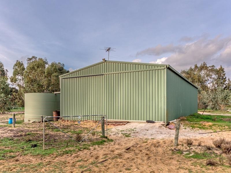 15 Angus Close, Oakford WA 6121