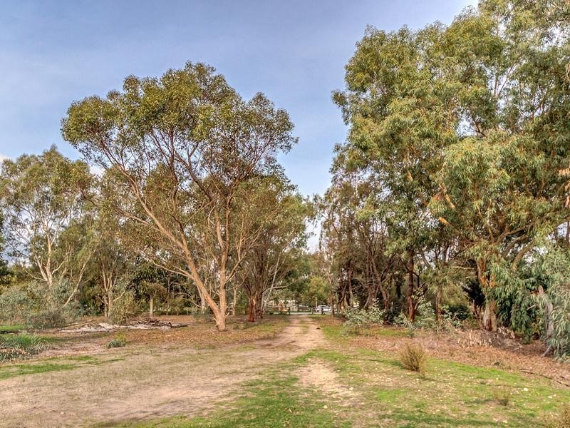 15 Angus Close, Oakford WA 6121