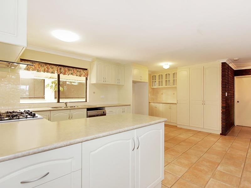 19 Onyx Road, Mount Richon WA 6112