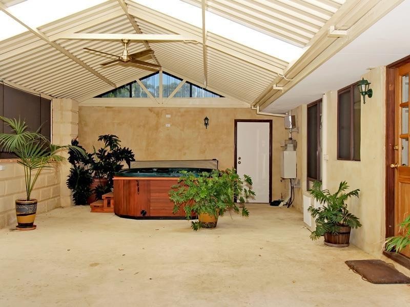 19 Onyx Road, Mount Richon WA 6112