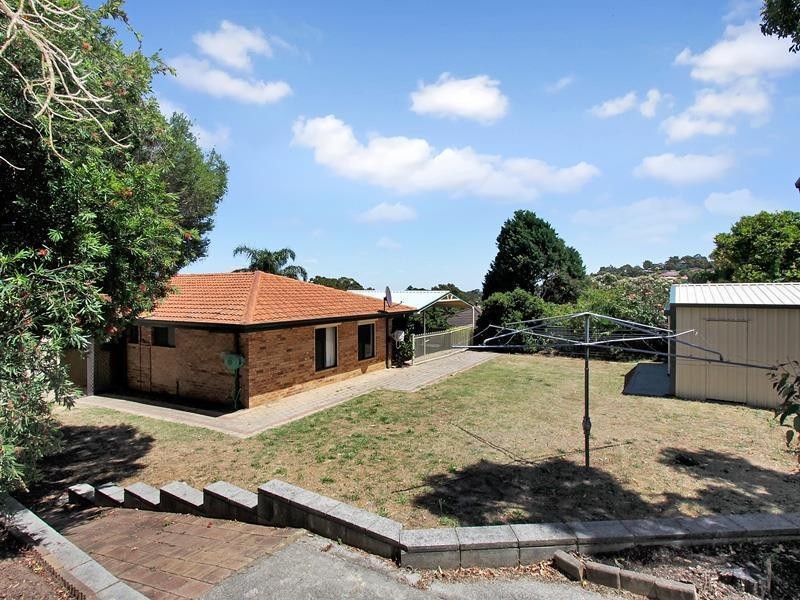 19 Onyx Road, Mount Richon WA 6112