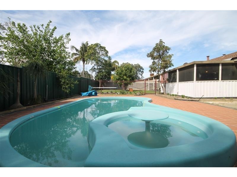 17 Adelina Court, Camillo WA 6111