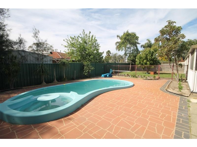 17 Adelina Court, Camillo WA 6111