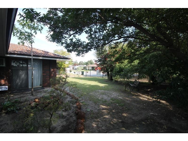 17 Adelina Court, Camillo WA 6111