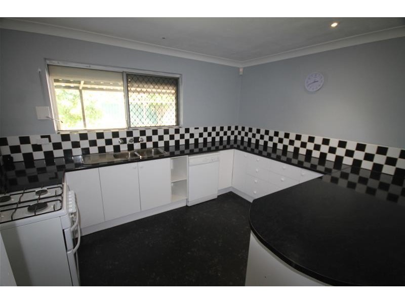 17 Adelina Court, Camillo WA 6111