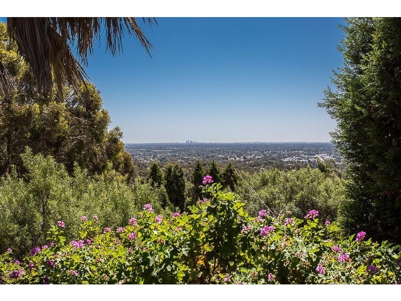 13 Rushton Terrace, Mount Nasura WA 6112