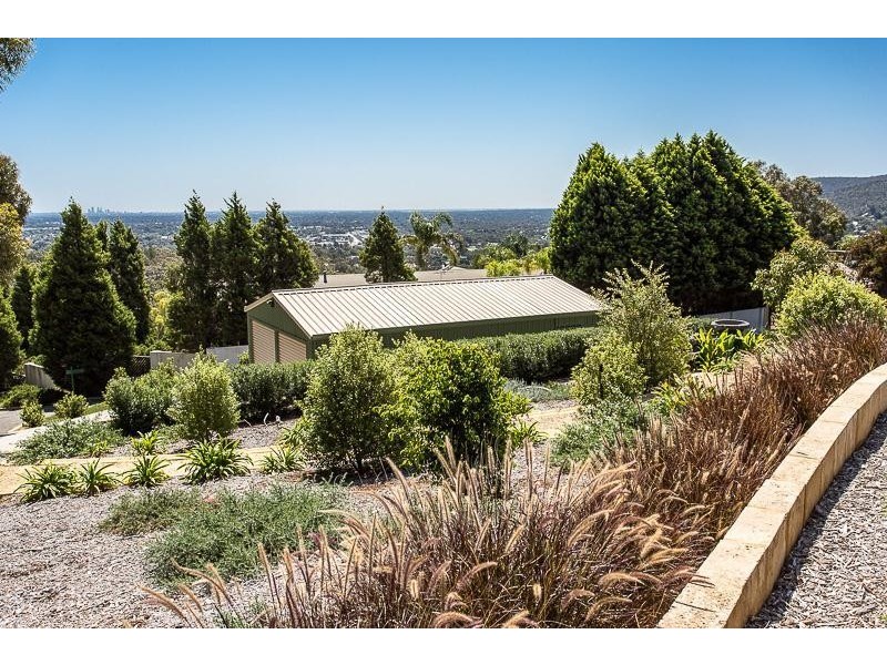 13 Rushton Terrace, Mount Nasura WA 6112