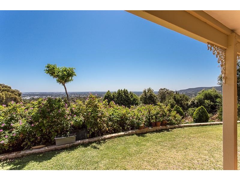 13 Rushton Terrace, Mount Nasura WA 6112