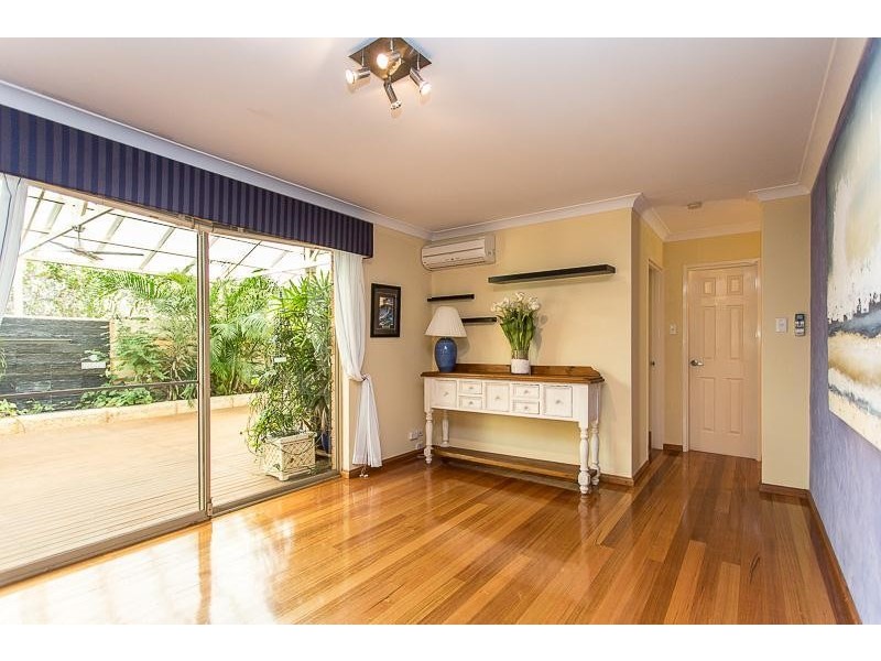 13 Rushton Terrace, Mount Nasura WA 6112