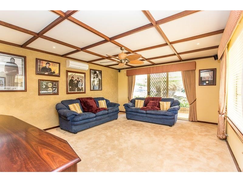 13 Rushton Terrace, Mount Nasura WA 6112