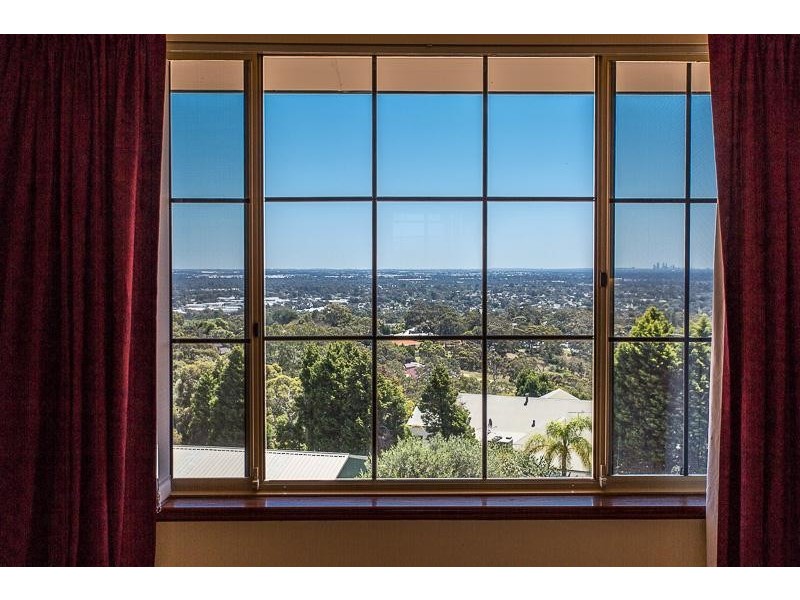 13 Rushton Terrace, Mount Nasura WA 6112