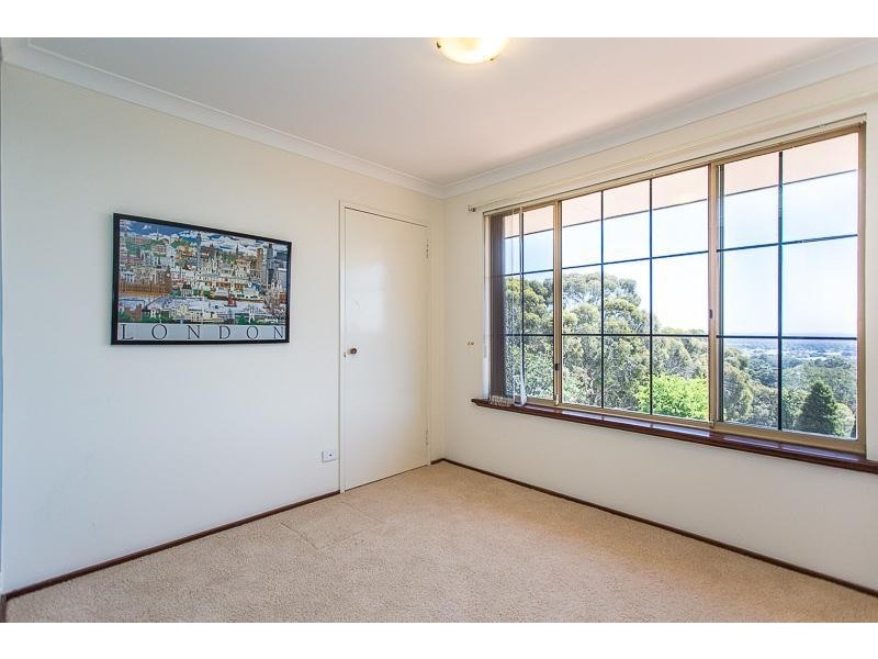 13 Rushton Terrace, Mount Nasura WA 6112