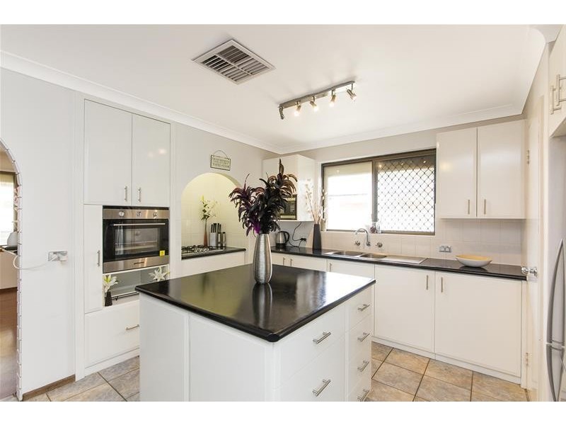 27 Cohuna Drive, Armadale WA 6112