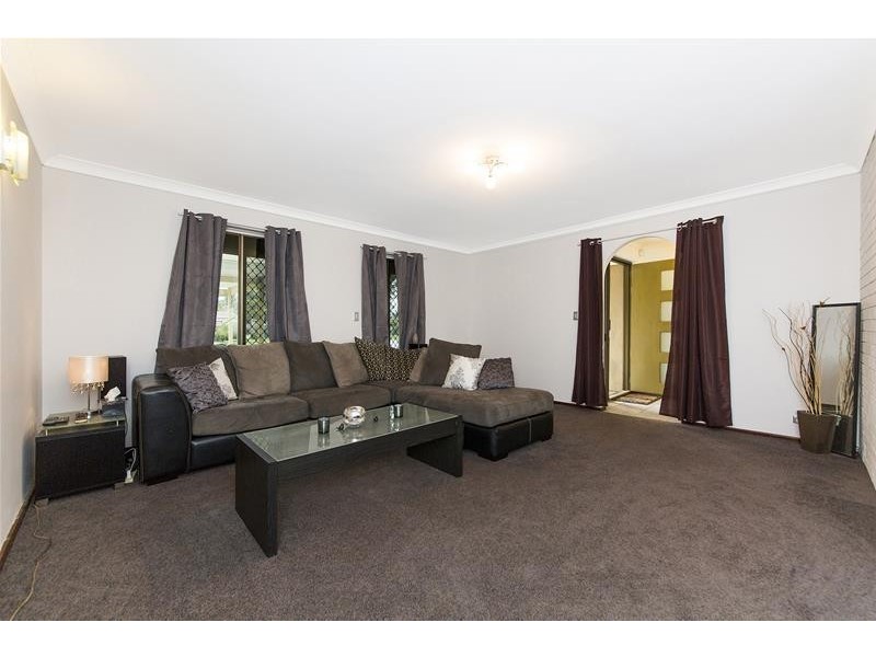 27 Cohuna Drive, Armadale WA 6112