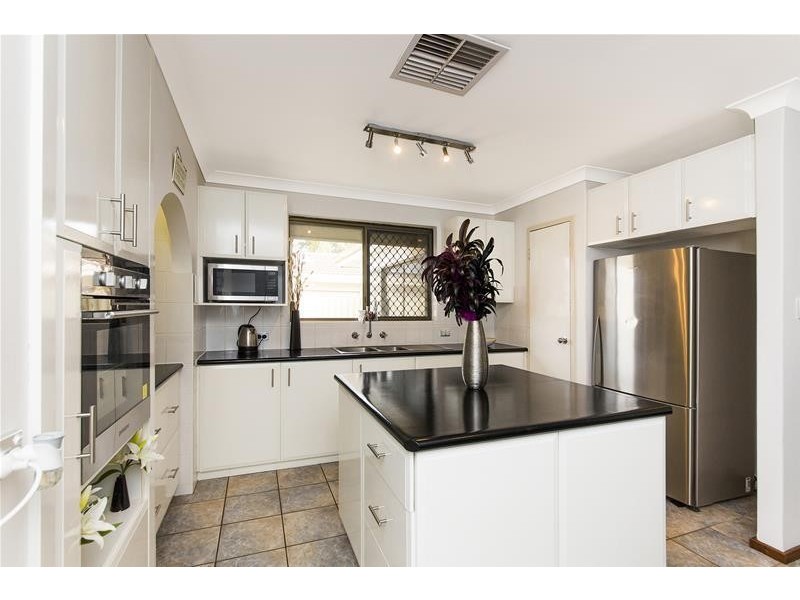 27 Cohuna Drive, Armadale WA 6112