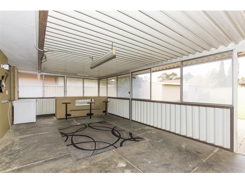 27 Cohuna Drive, Armadale WA 6112