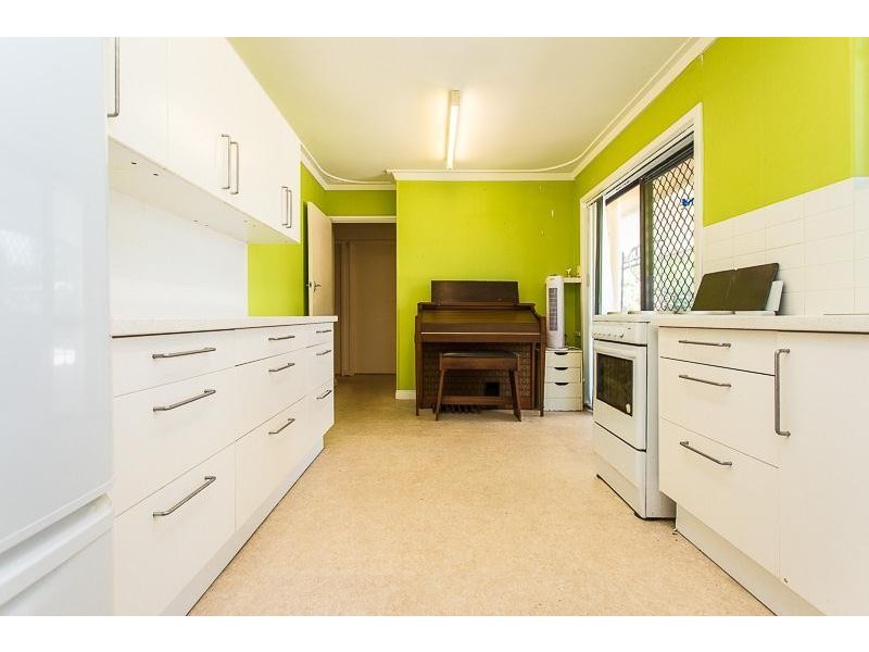 46 Waratah Drive, Camillo WA 6111