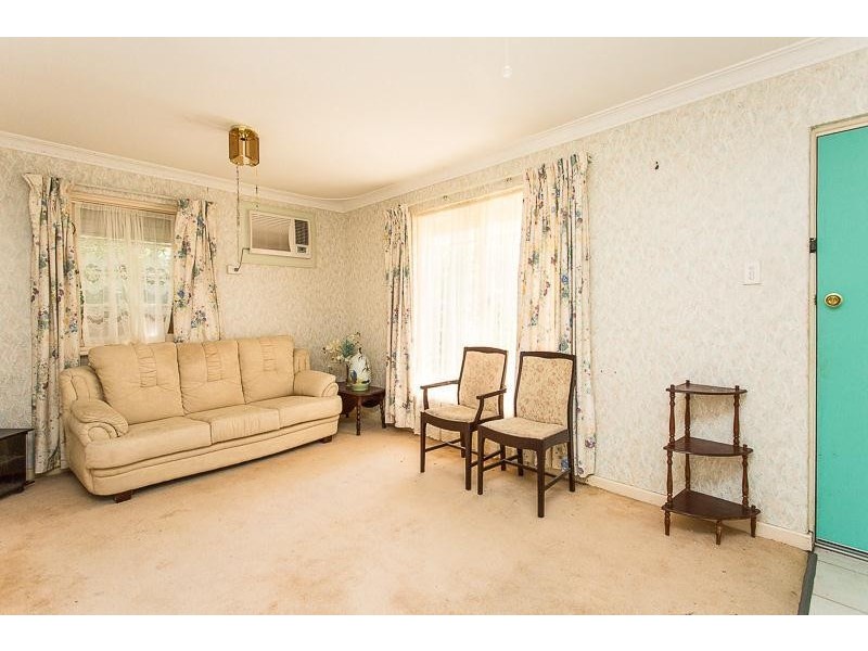 46 Waratah Drive, Camillo WA 6111