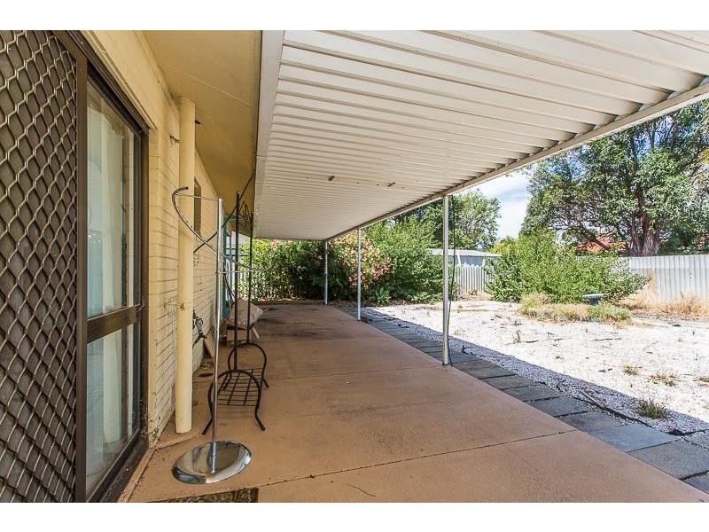 46 Waratah Drive, Camillo WA 6111