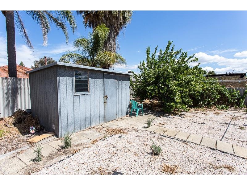 46 Waratah Drive, Camillo WA 6111