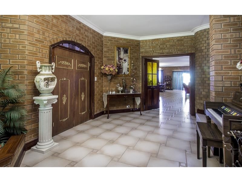 115 Carawatha Avenue, Mount Nasura WA 6112