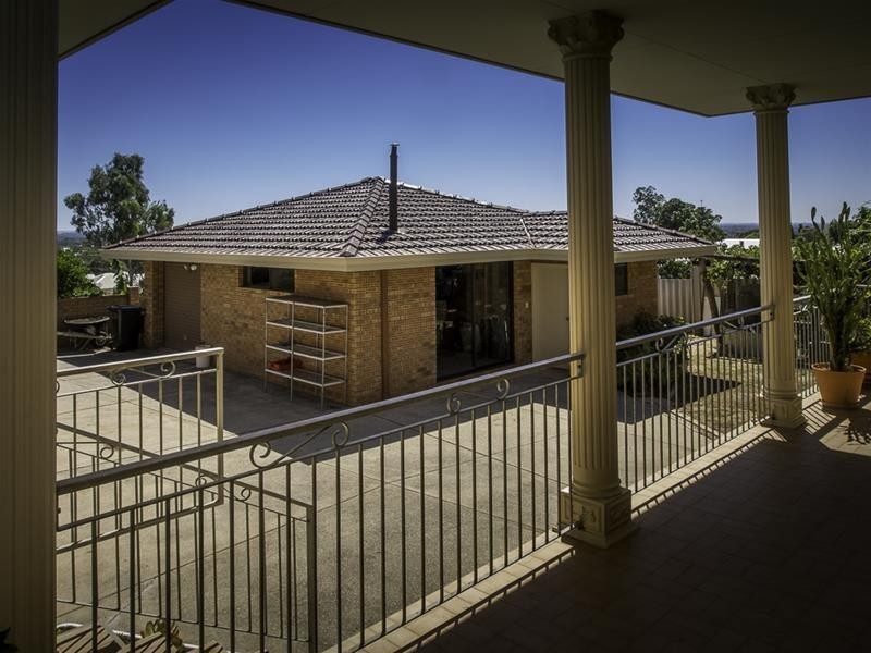 115 Carawatha Avenue, Mount Nasura WA 6112