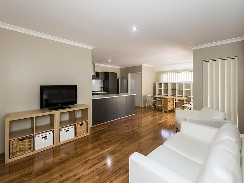 2/21 Friar Road, Armadale WA 6112