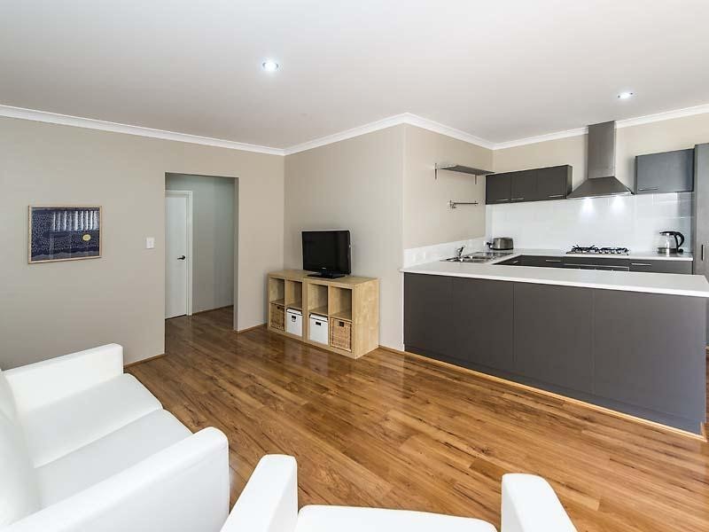 2/21 Friar Road, Armadale WA 6112