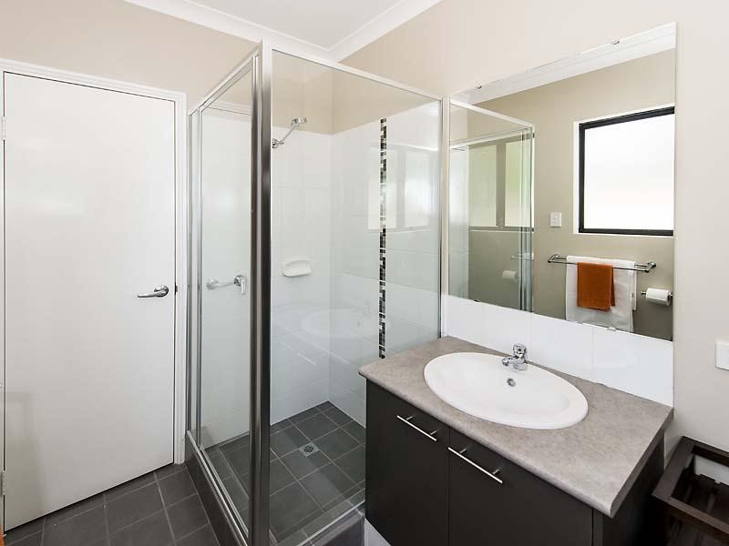 2/21 Friar Road, Armadale WA 6112