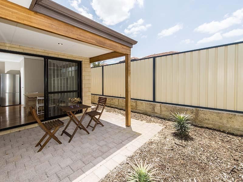 2/21 Friar Road, Armadale WA 6112