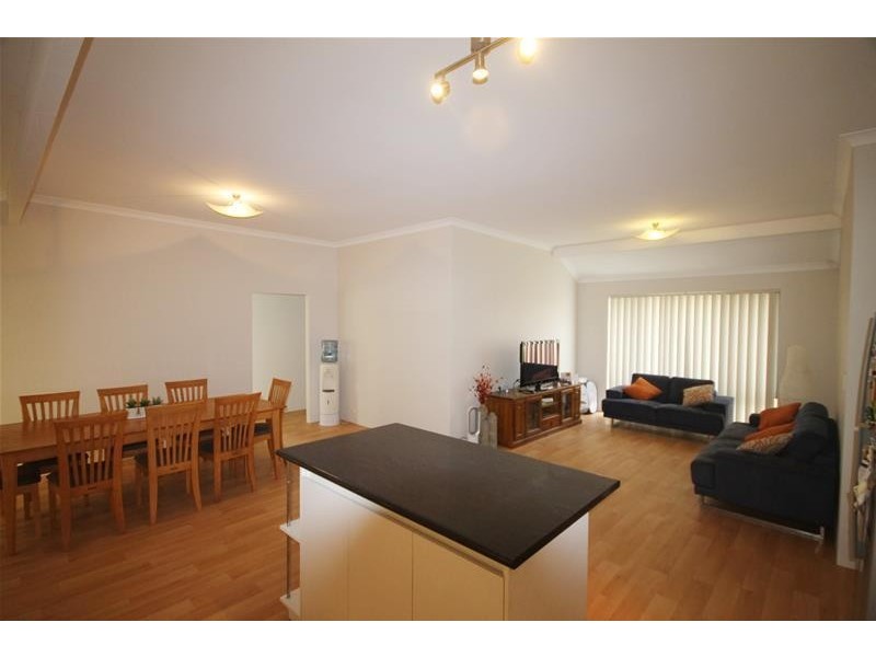 25 Edinburgh Road, Seville Grove WA 6112