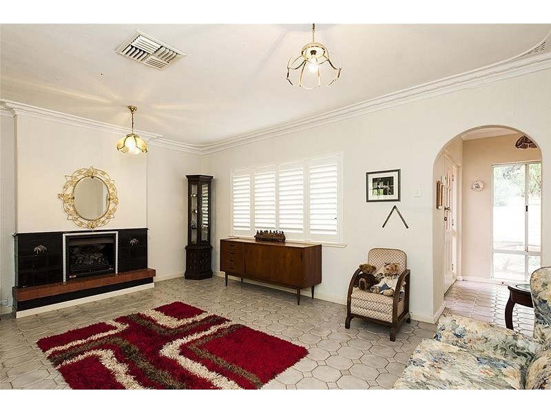 52 Brookton Highway, Kelmscott WA 6111