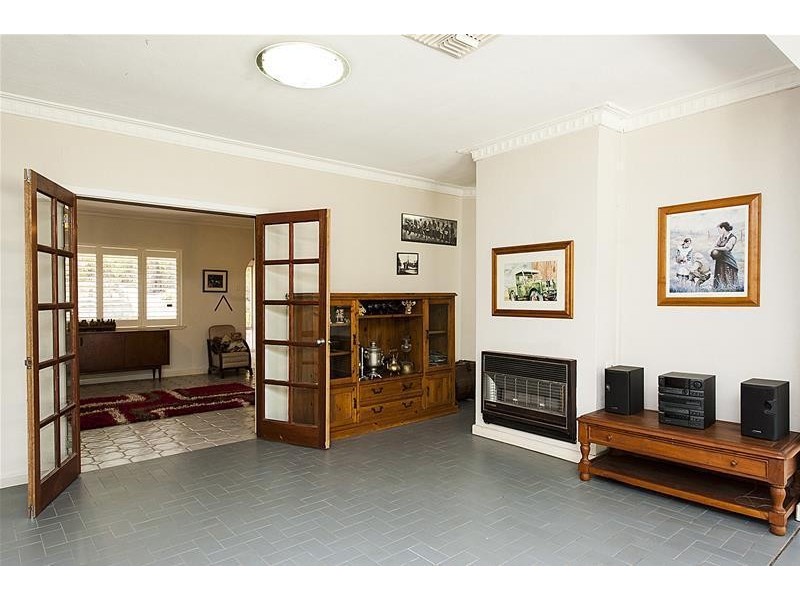 52 Brookton Highway, Kelmscott WA 6111