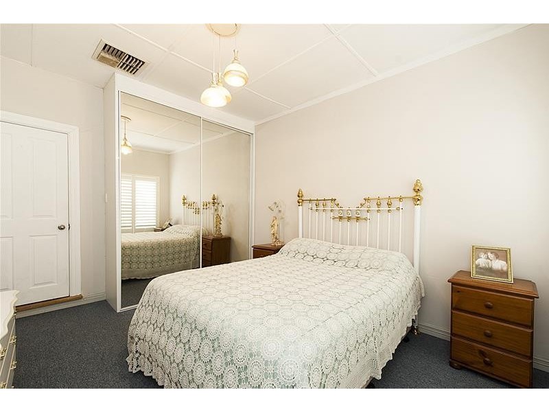 52 Brookton Highway, Kelmscott WA 6111