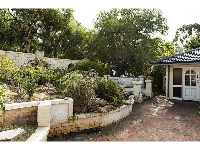 52 Brookton Highway, Kelmscott WA 6111