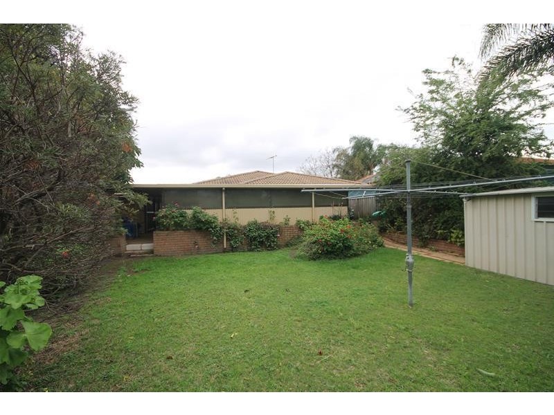 22 Emperor Close, Seville Grove WA 6112