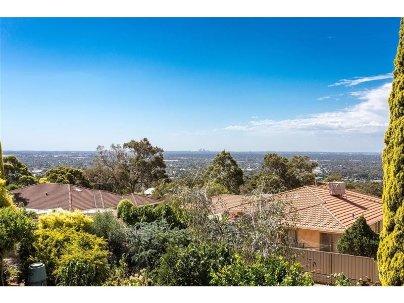 15 Vista Grove, Mount Nasura WA 6112