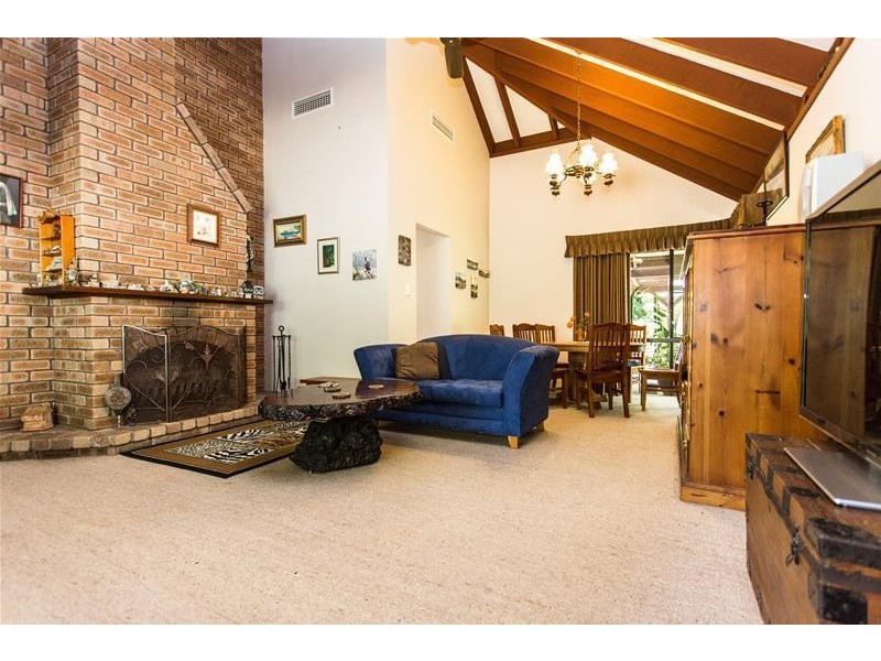 15 Vista Grove, Mount Nasura WA 6112