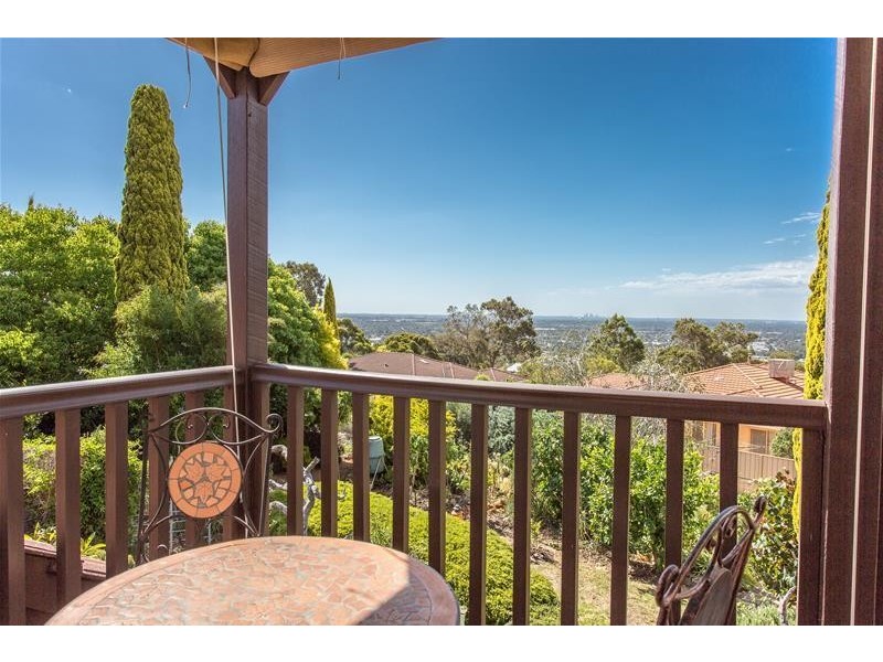 15 Vista Grove, Mount Nasura WA 6112
