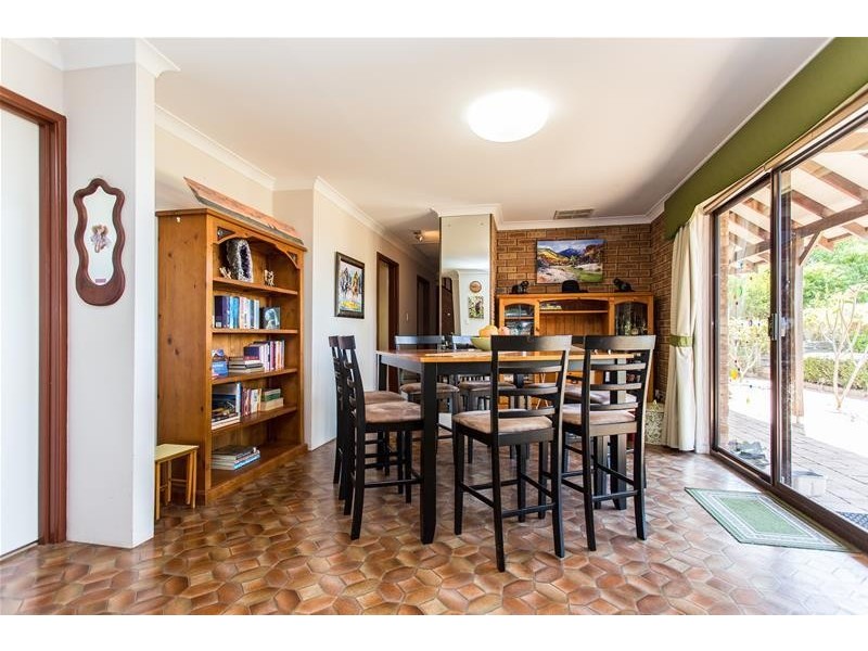 15 Vista Grove, Mount Nasura WA 6112