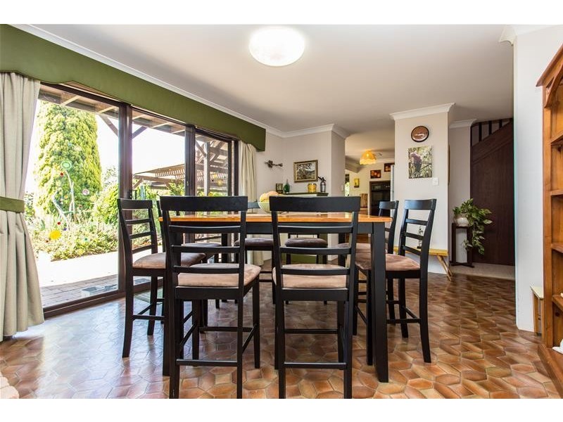 15 Vista Grove, Mount Nasura WA 6112