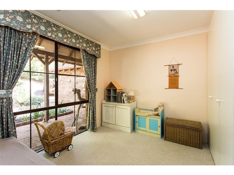 15 Vista Grove, Mount Nasura WA 6112