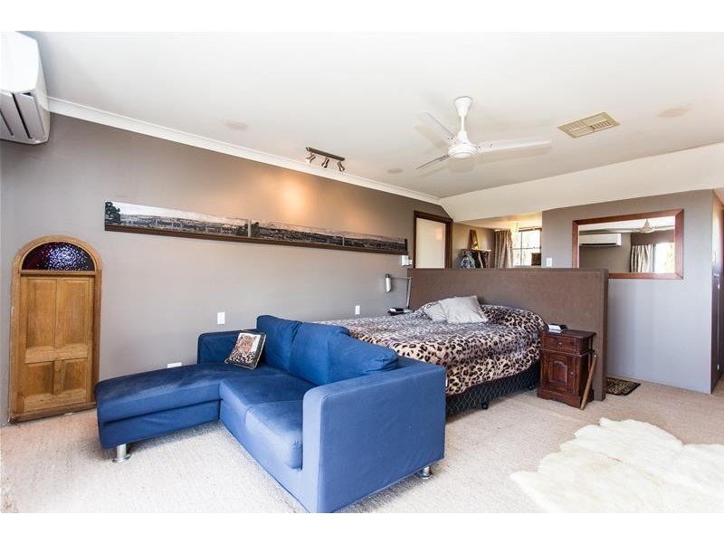 15 Vista Grove, Mount Nasura WA 6112