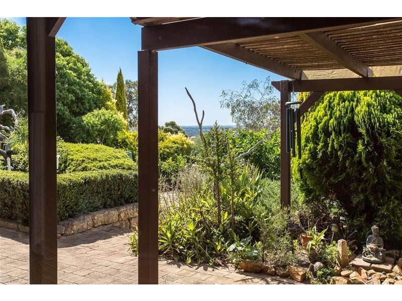 15 Vista Grove, Mount Nasura WA 6112