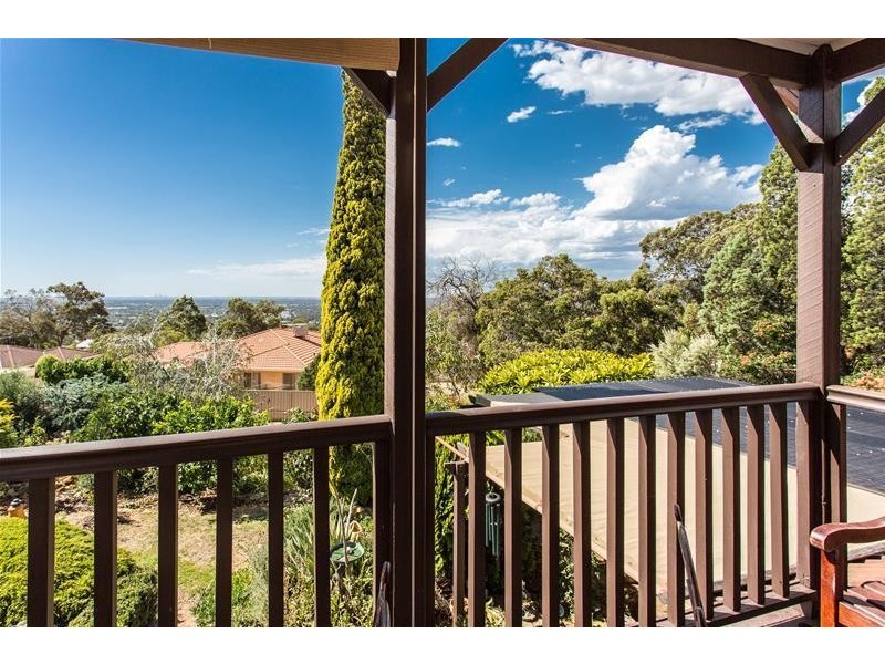 15 Vista Grove, Mount Nasura WA 6112